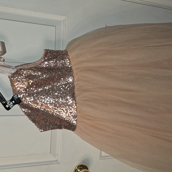 Beautiful rose gold dress - Picture 4 of 7